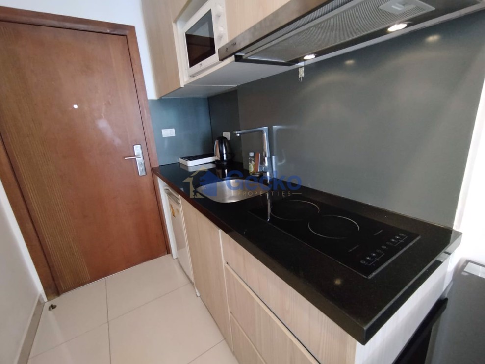 Studio Condo in Laguna Beach Resort 2 Jomtien C012716 (Photo 2)