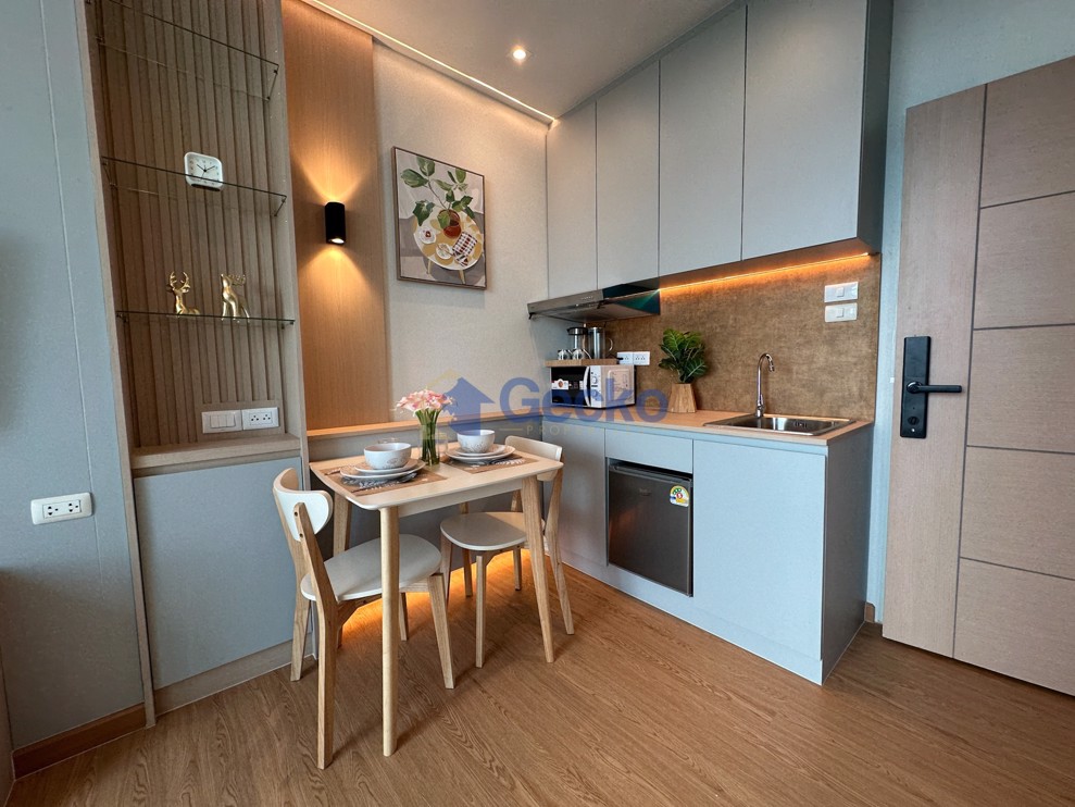 1 Bedroom Condo in The Twin Towers  Jomtien C012718 (Photo 3)