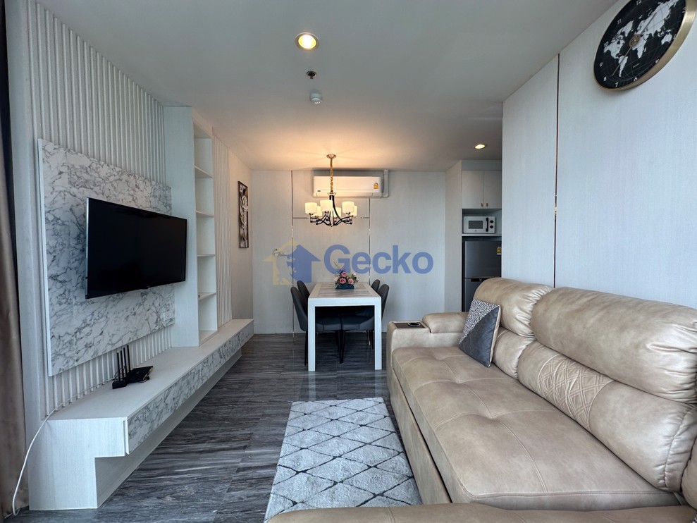 2 Bedrooms Condo in The Twin Towers  Jomtien C012720 (Photo 1)