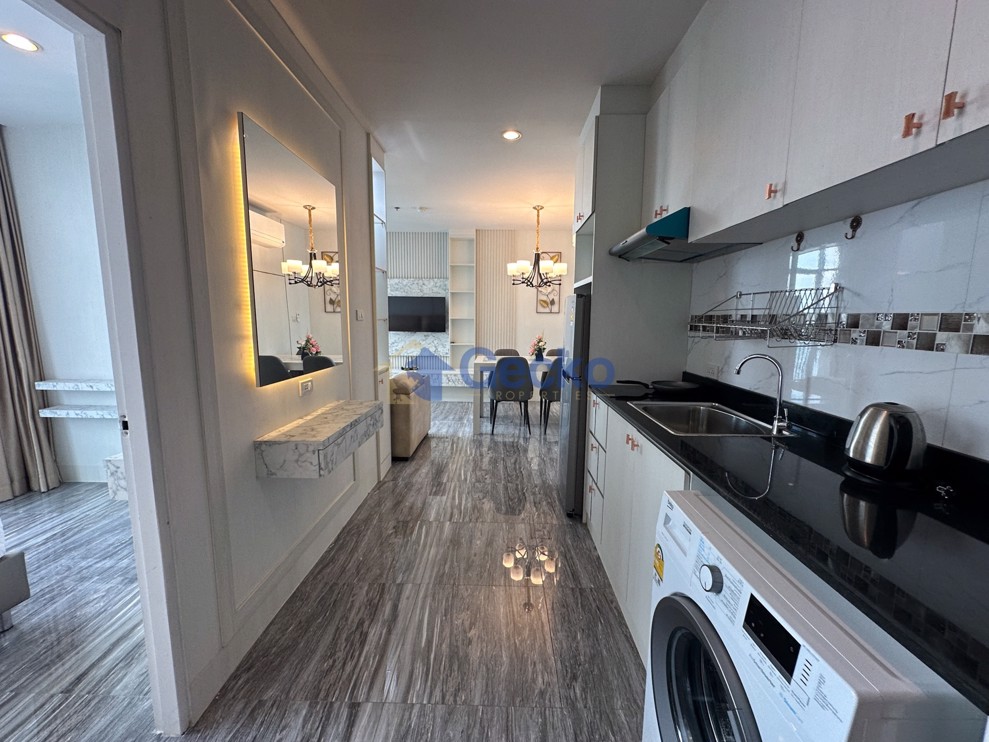 2 Bedrooms Condo in The Twin Towers  Jomtien C012720 (Photo 4)