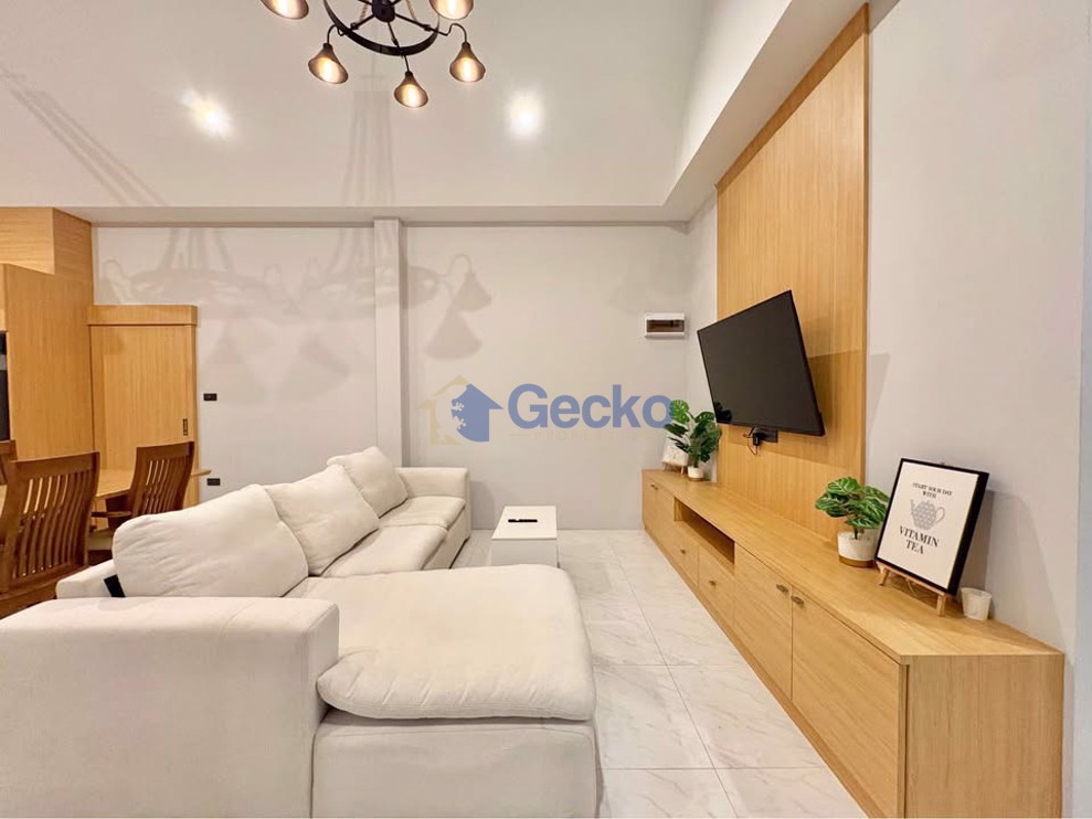 3 Bedrooms House  East Pattaya H012726 (Photo 3)