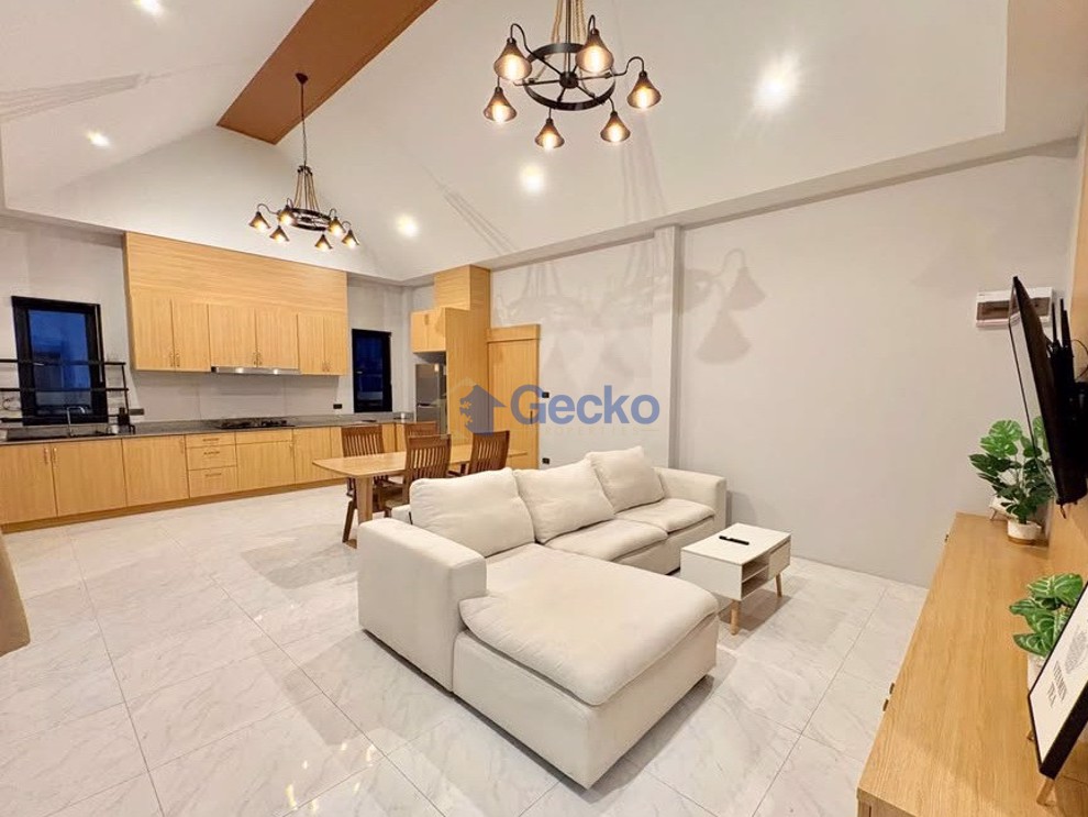 3 Bedrooms House  East Pattaya H012726 (Photo 4)