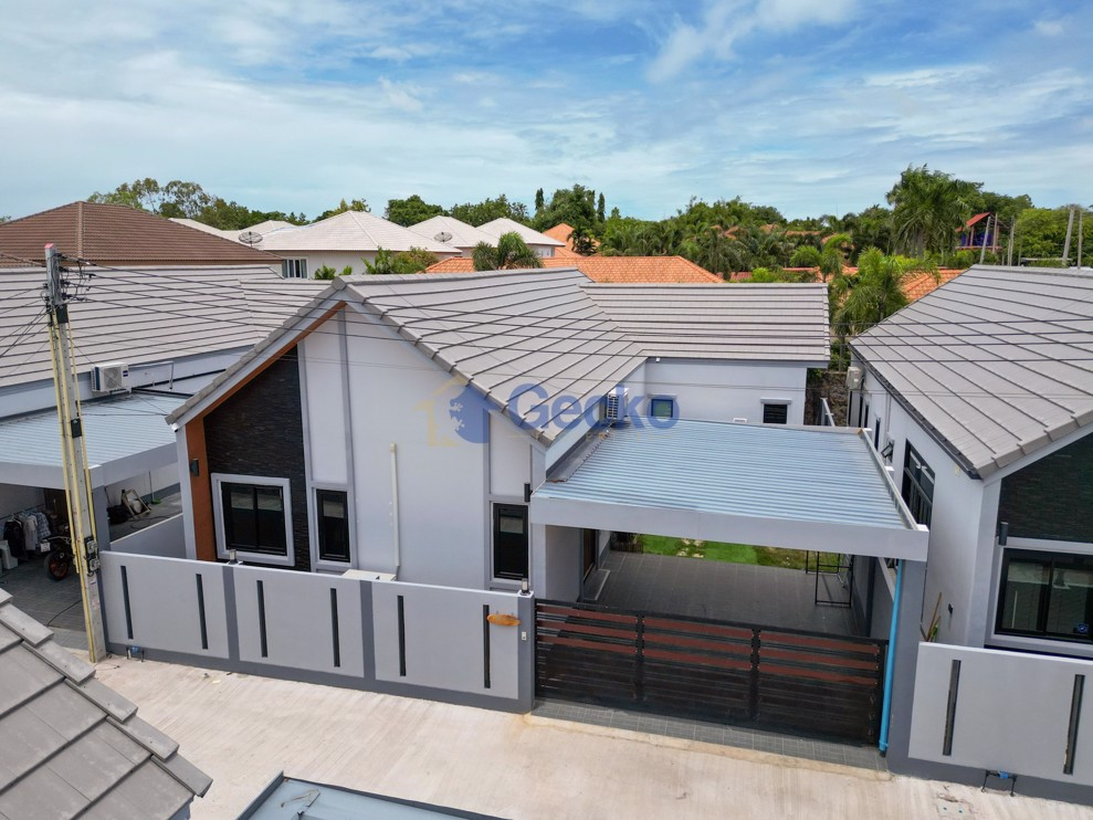 3 Bedrooms House  East Pattaya H012726 (Cover Photo)