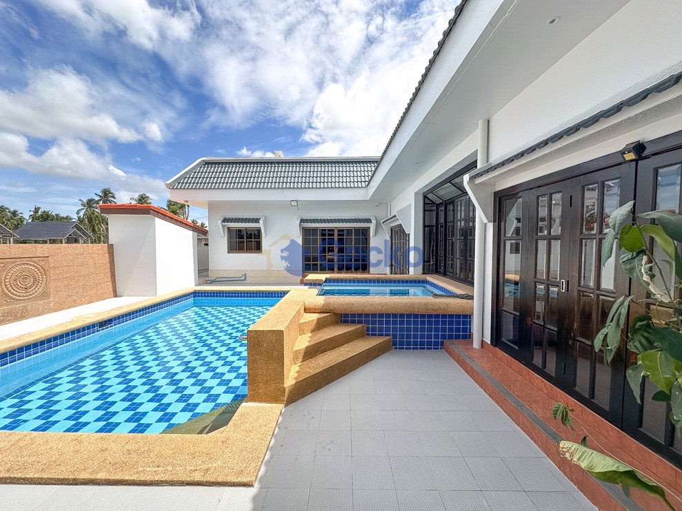 5 Bedrooms House in The Regent Estate Village  East Pattaya H012736 (Photo 1)