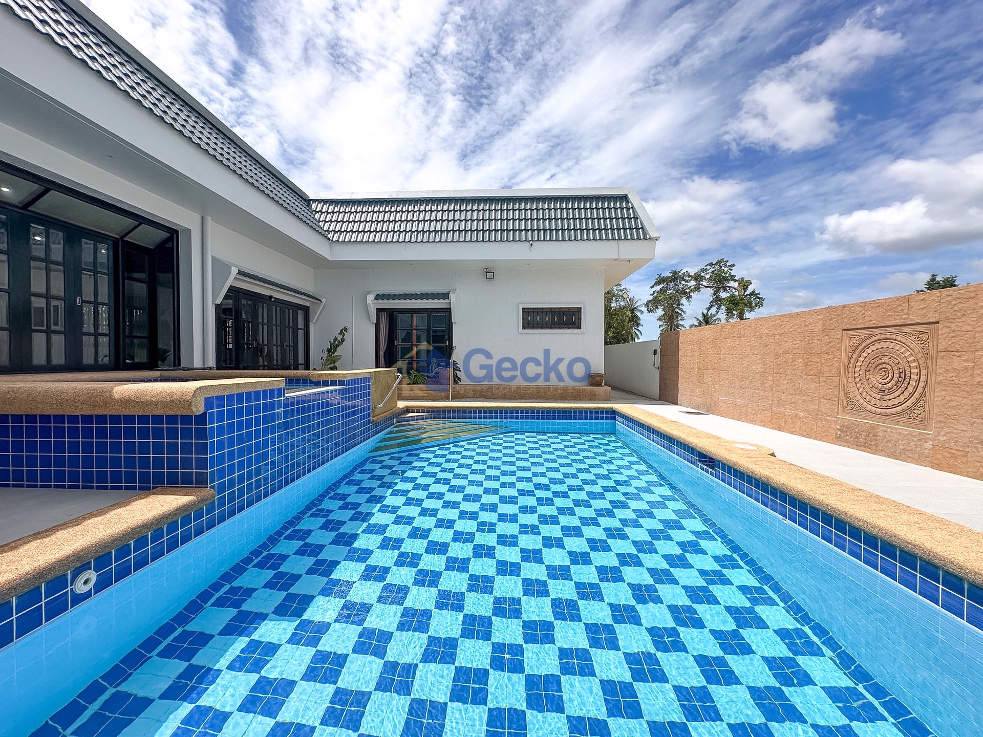5 Bedrooms House in The Regent Estate Village  East Pattaya H012736