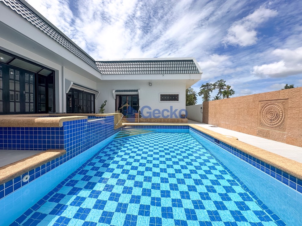 5 Bedrooms House in The Regent Estate Village  East Pattaya H012736 (Cover Photo)