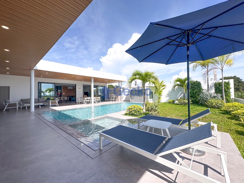 Makok Hill Villas Pattaya (Cover Photo)