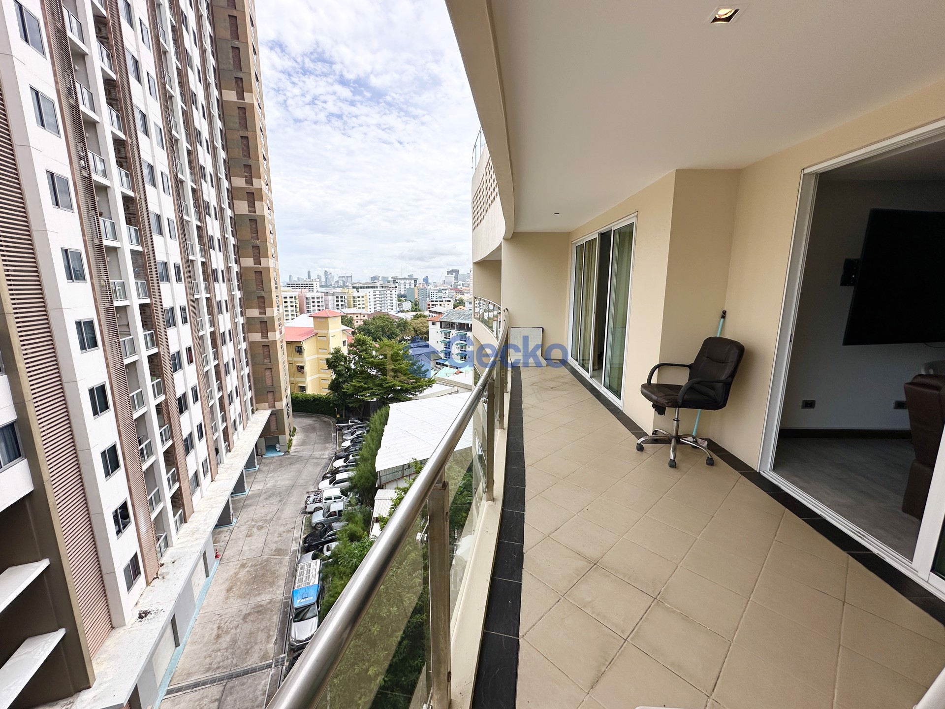 2 Bedrooms Condo in Hyde Park 1 South Pattaya C012740