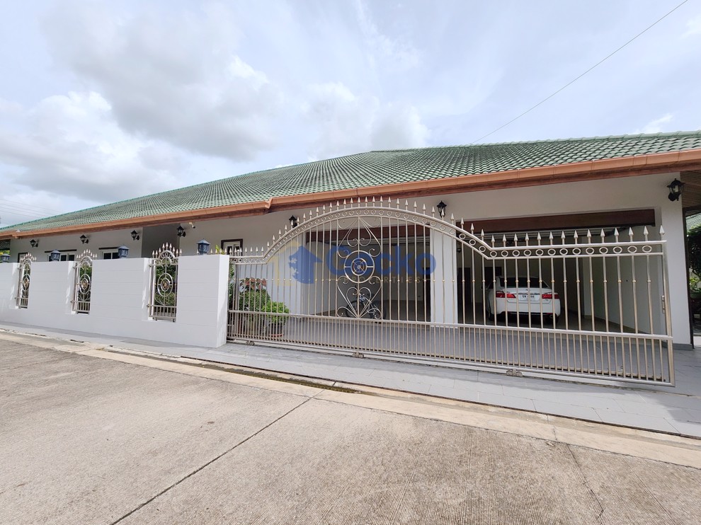 4 Bedrooms House in SP Village 3  East Pattaya H012745 (Cover Photo)