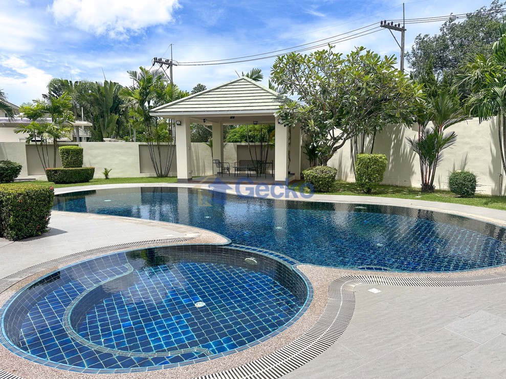 5 ห้องนอน บ้าน in Green Field Villa 5  พัทยาตะวันออก H002228 (Photo 1)
