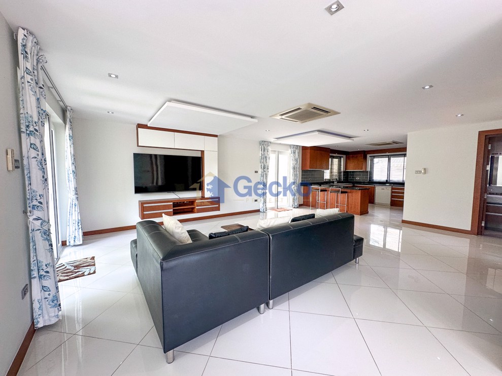 5 ห้องนอน บ้าน in Green Field Villa 5  พัทยาตะวันออก H002228 (Photo 4)