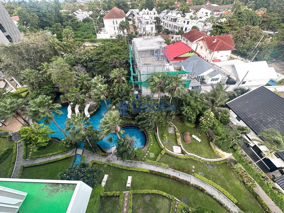 1 Bedroom Condo in The Riviera Wong Amat Beach Wongamat C012772 (Photo 1)