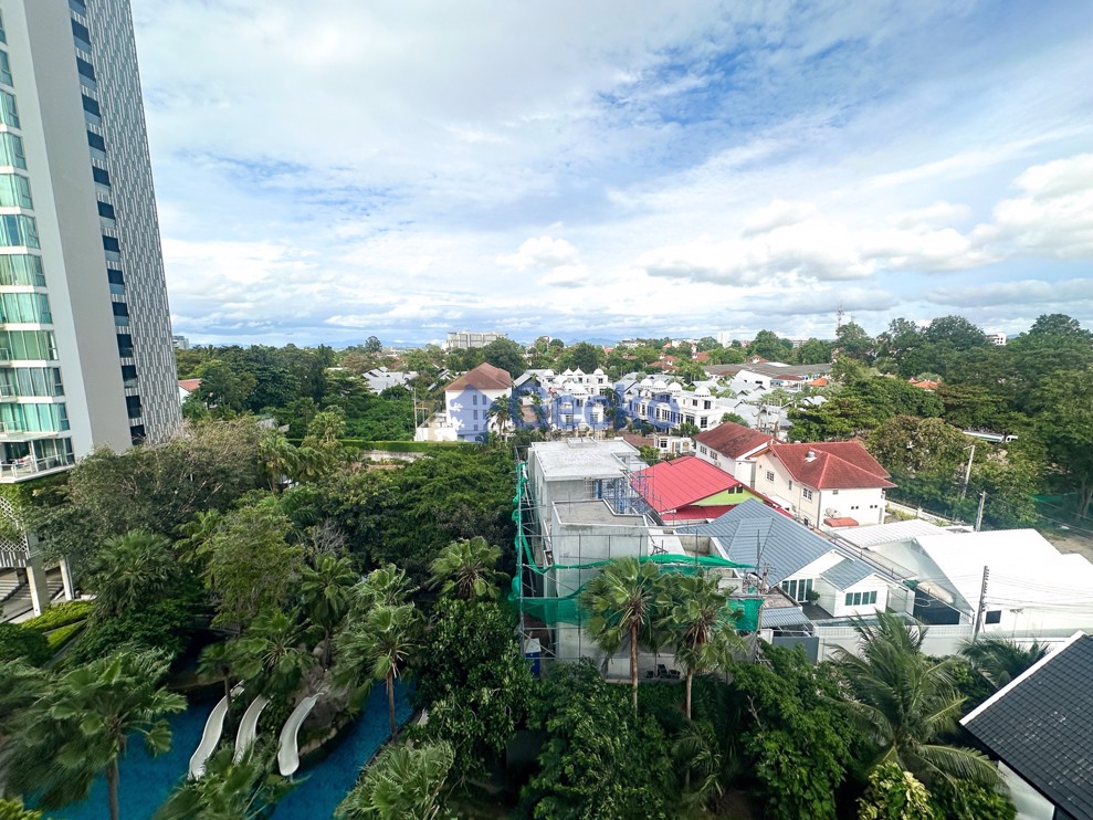 1 Bedroom Condo in The Riviera Wong Amat Beach Wongamat C012772 (Photo 2)