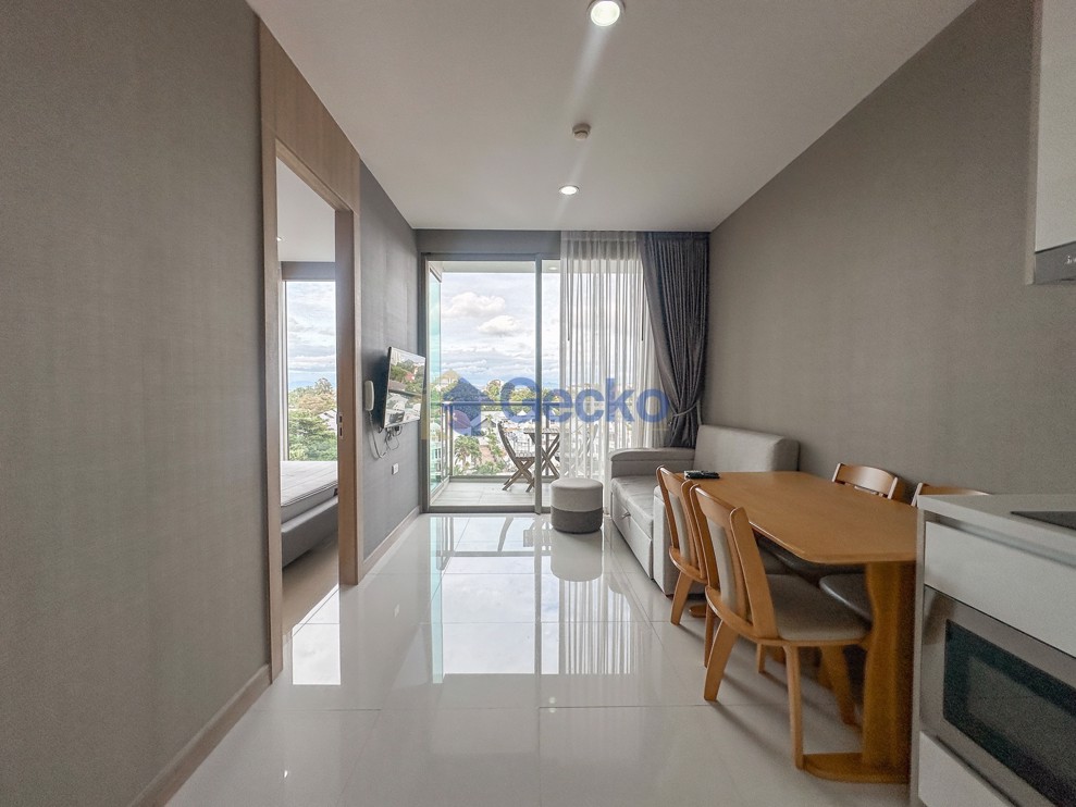 1 Bedroom Condo in The Riviera Wong Amat Beach Wongamat C012772 (Photo 3)