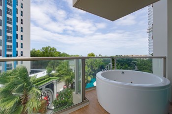 1 Bedroom Condo in The Riviera Monaco Pattaya Na Jomtien C012795