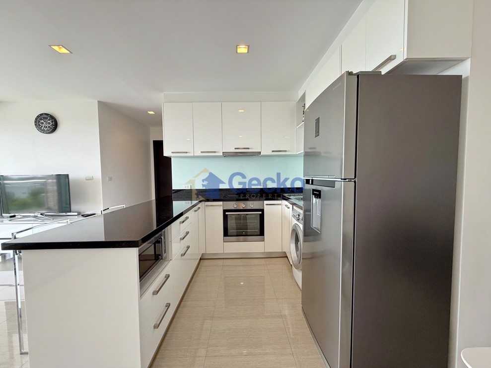2 Bedrooms Condo in The Elegance Pratumnak C012813 (Photo 2)