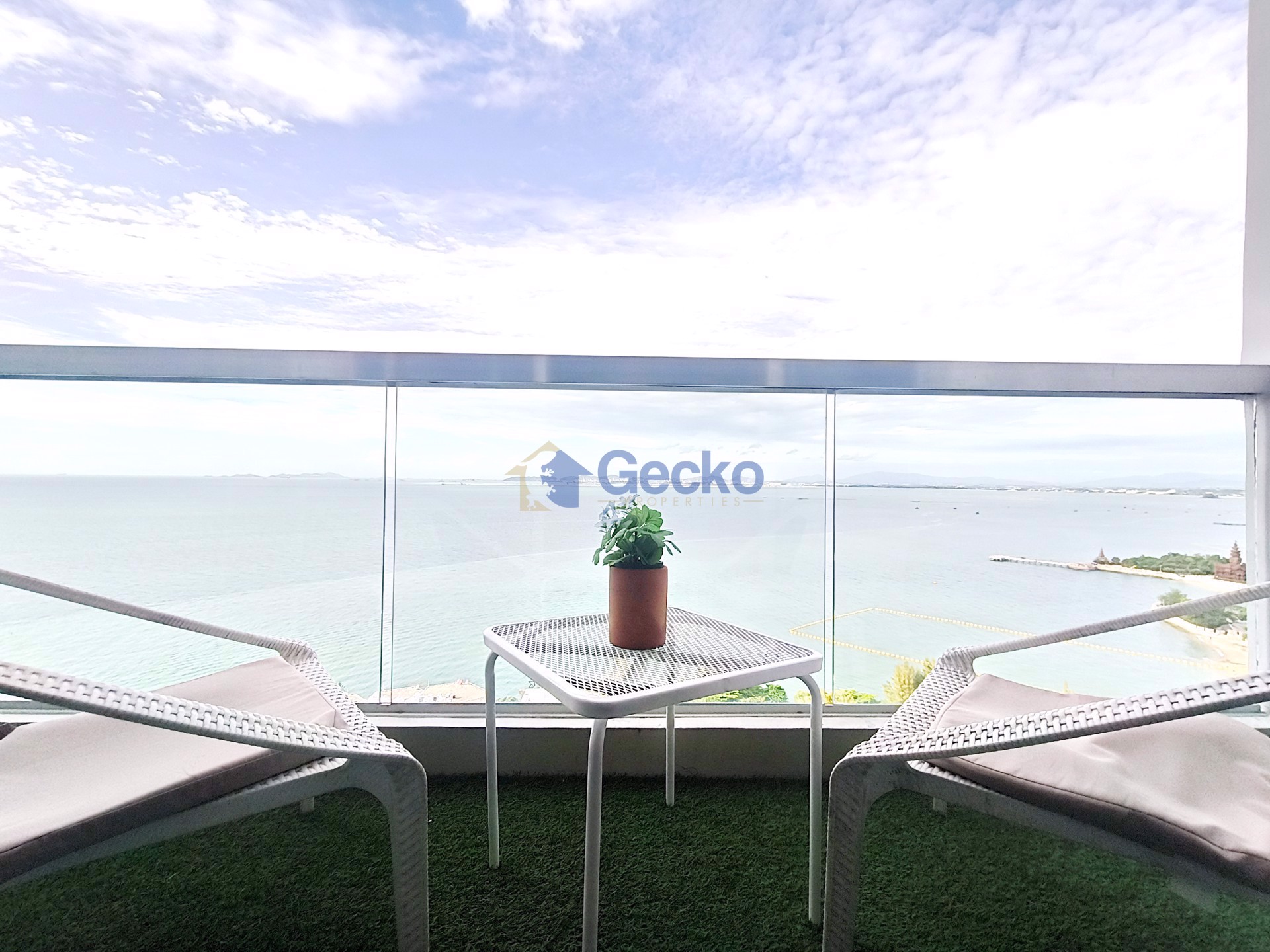 Studio Condo in The Palm Wongamat Beach Wongamat C012814