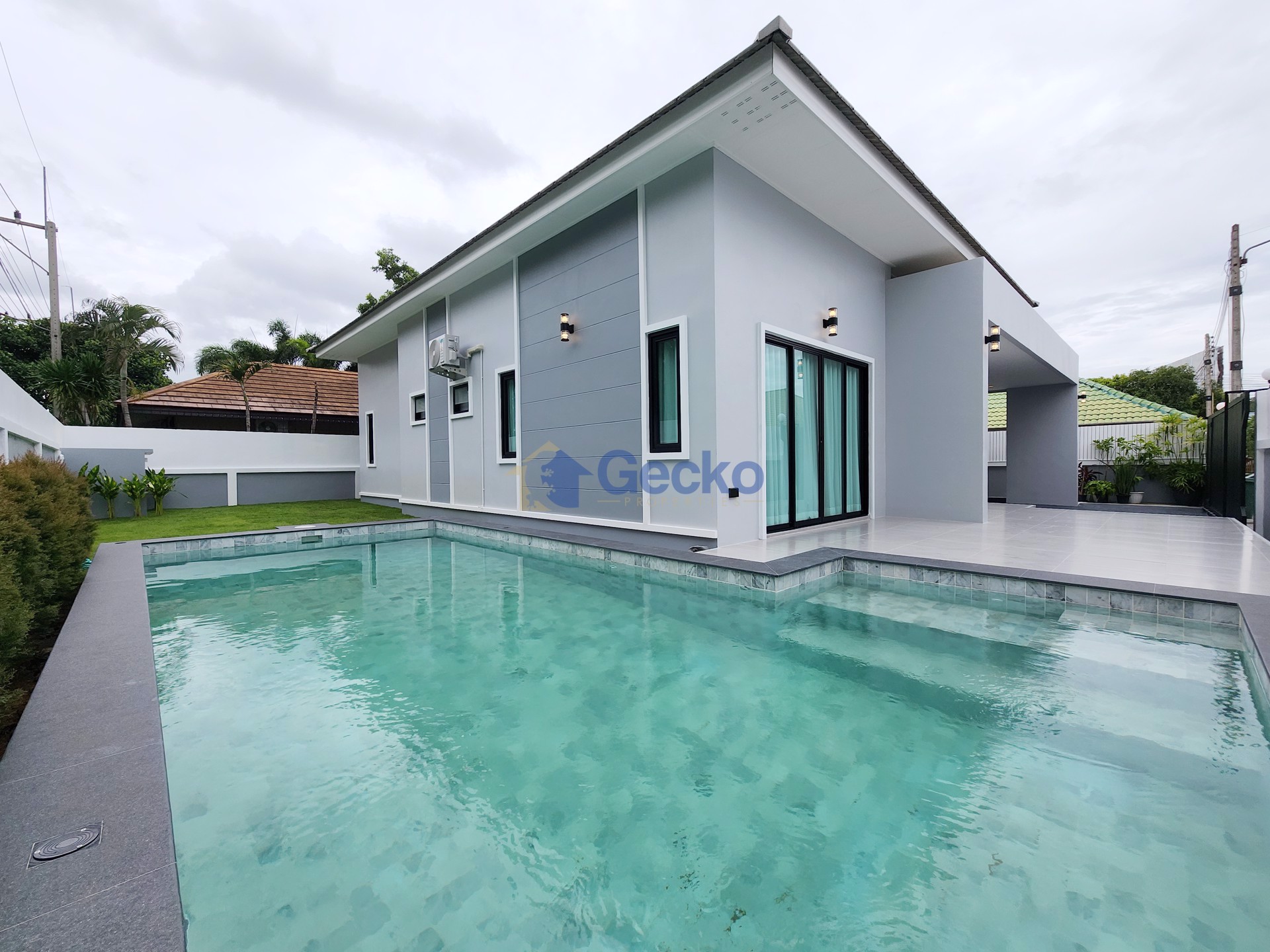 3 Bedrooms House in Phonthep Garden Ville 6  East Pattaya H012816