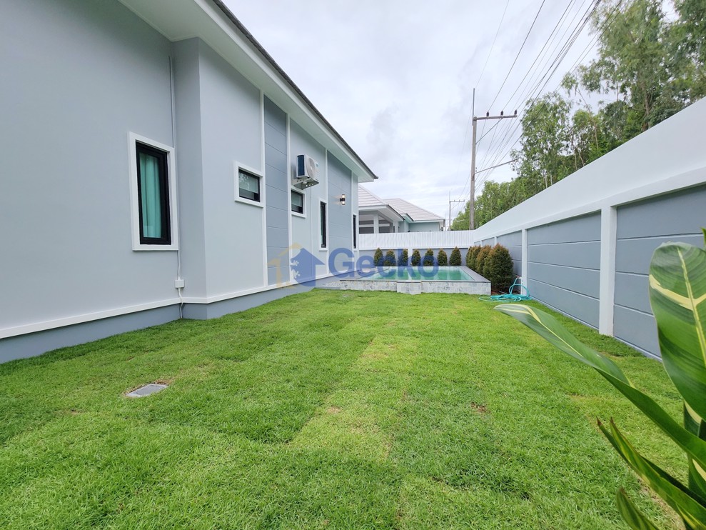3 Bedrooms House in Phonthep Garden Ville 6  East Pattaya H012816 (Photo 1)