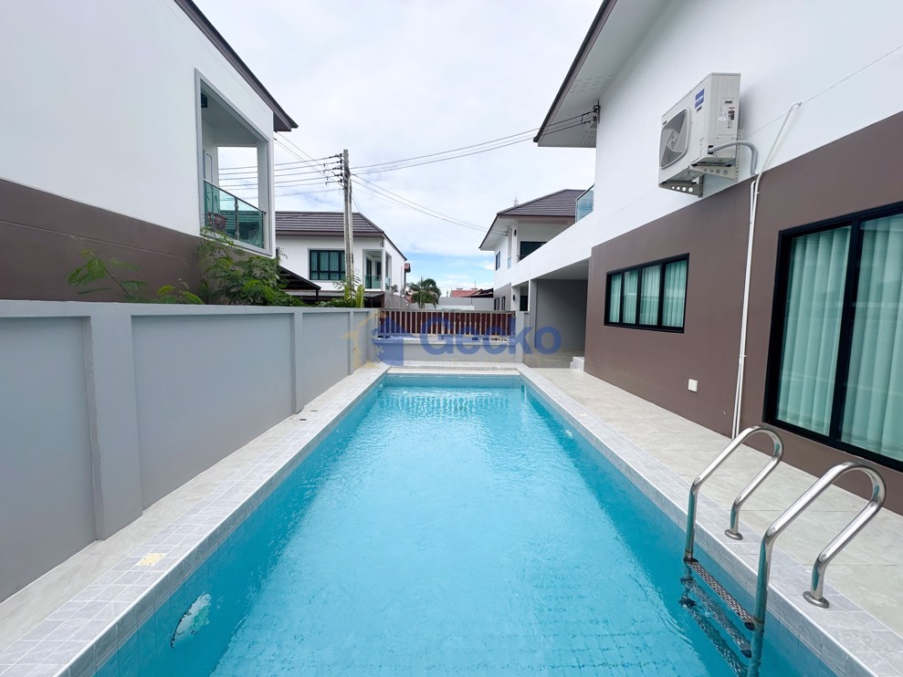 5 ห้องนอน บ้าน in Chokchai village 9  พัทยาตะวันออก H012820 (Cover Photo)