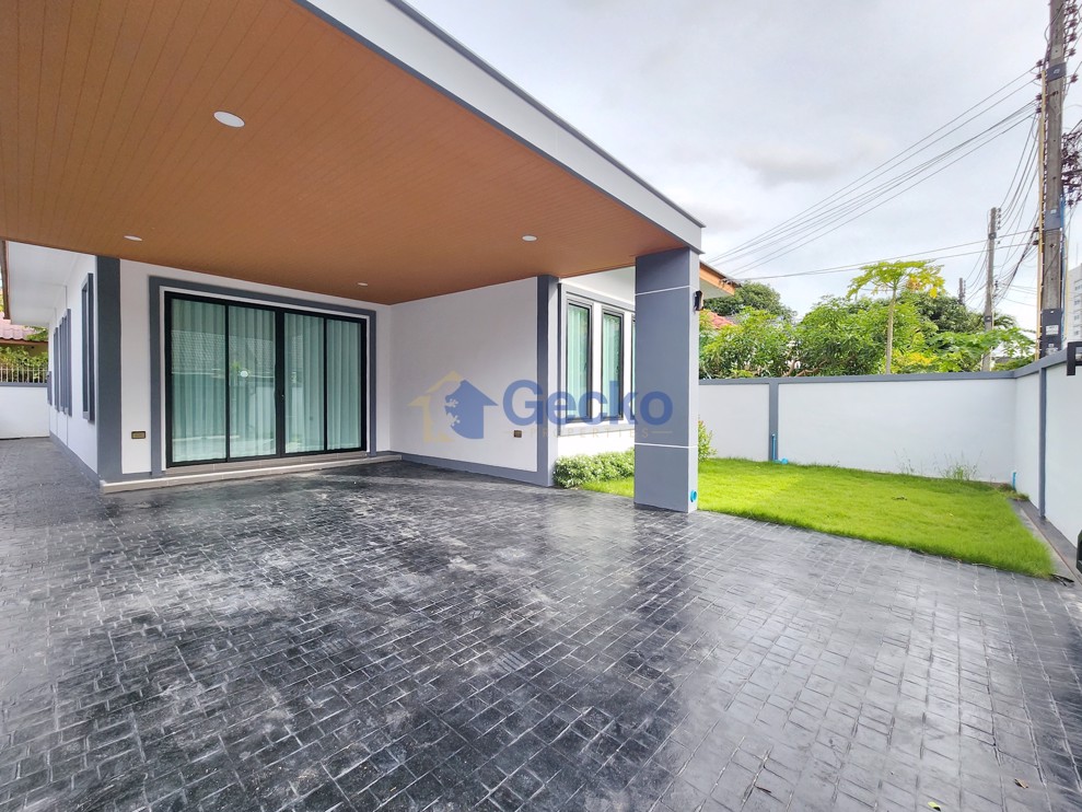 3 Bedrooms House in Pattaya Greenville  East Pattaya H012824 (Photo 1)