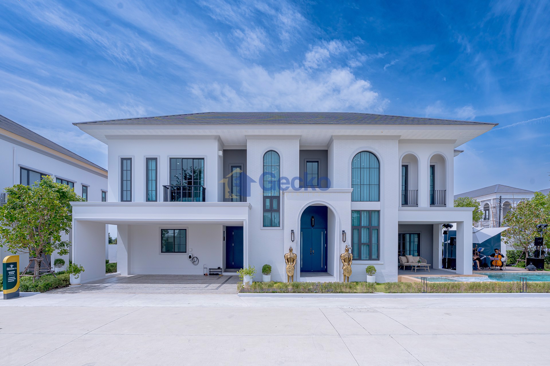 4 Bedrooms House in The Palm Grandio's  East Pattaya H011861