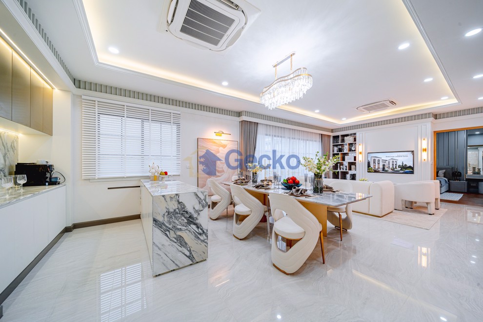 4 Bedrooms House in The Palm Grandio's  East Pattaya H011861 (Photo 4)