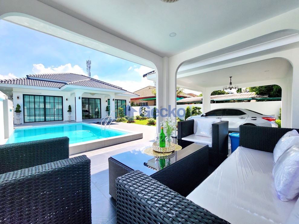 3 Bedrooms House  East Pattaya H012832 (Photo 4)