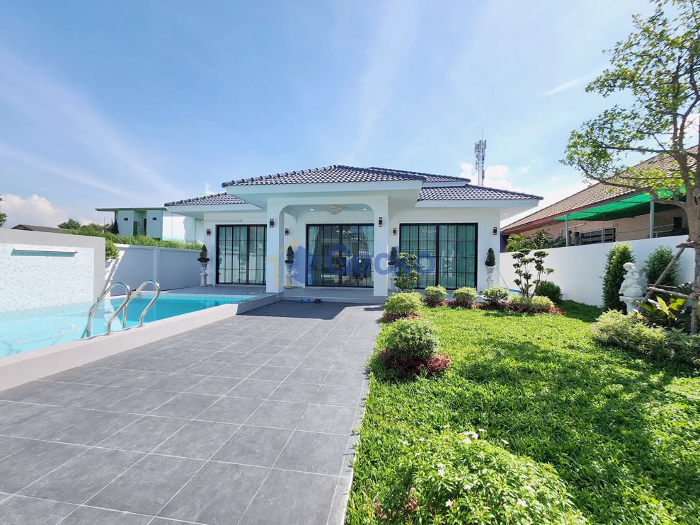 3 Bedrooms House  East Pattaya H012832 (Photo 3)