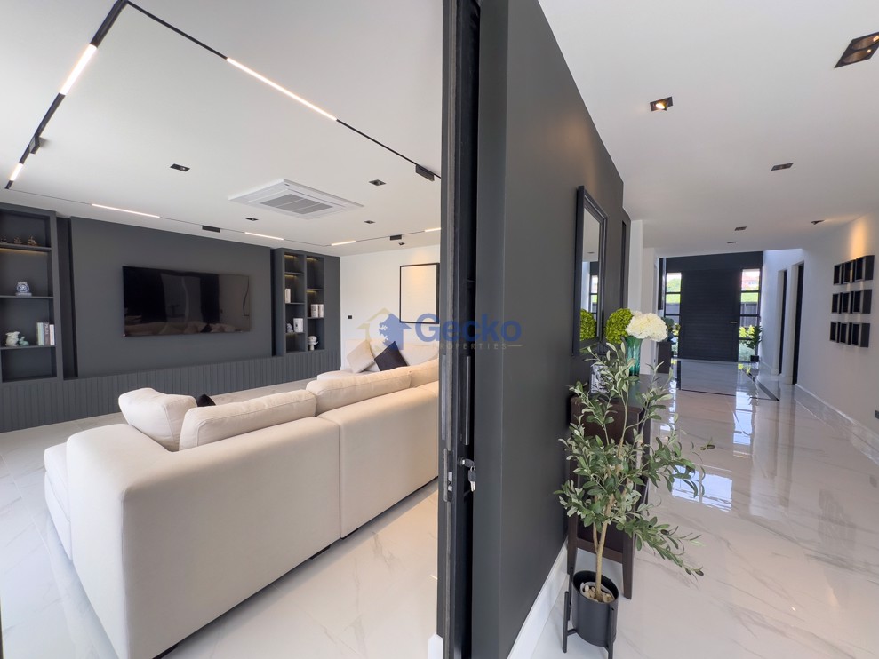 4 Bedrooms House in Highgrove Villas Maprachan Lake  East Pattaya H012836 (Photo 4)