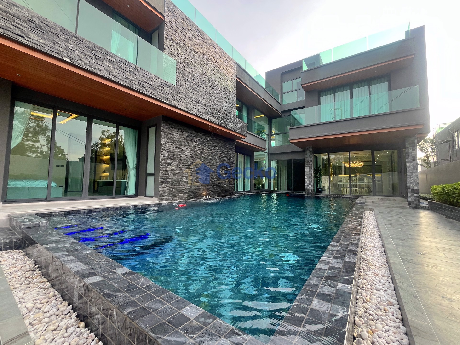 5 Bedrooms House in Alicera Ville   East Pattaya H012843