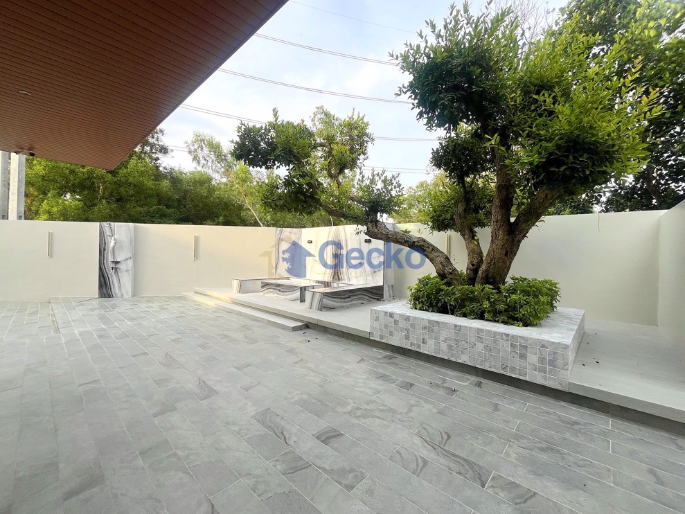 5 Bedrooms House in Alicera Ville   East Pattaya H012843 (Photo 3)