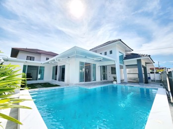 3 Bedrooms House in Park Village  East Pattaya H012837