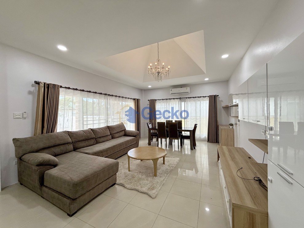 3 Bedrooms House in SP Village 5  East Pattaya H012621 (Photo 2)