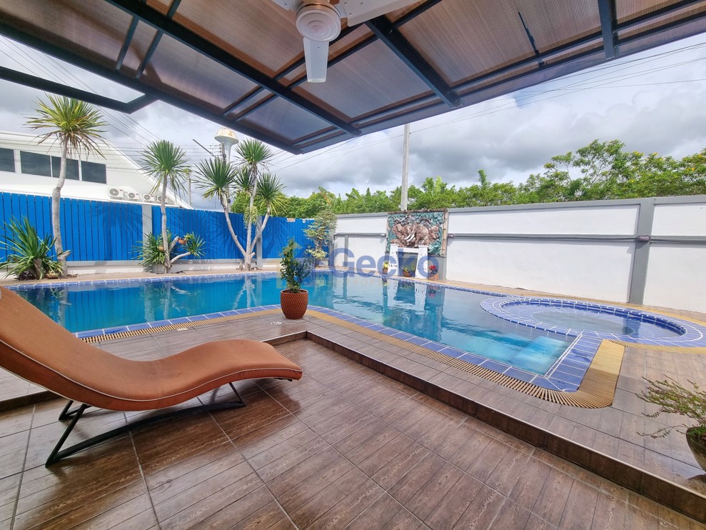 3 Bedrooms House in Natheekarn Park View  East Pattaya H012491 (Photo 3)
