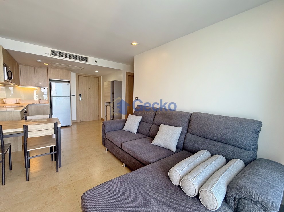 1 Bedroom Condo in The Cliff Pratumnak C002468 (Photo 2)