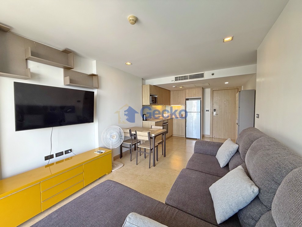 1 Bedroom Condo in The Cliff Pratumnak C002468 (Photo 1)