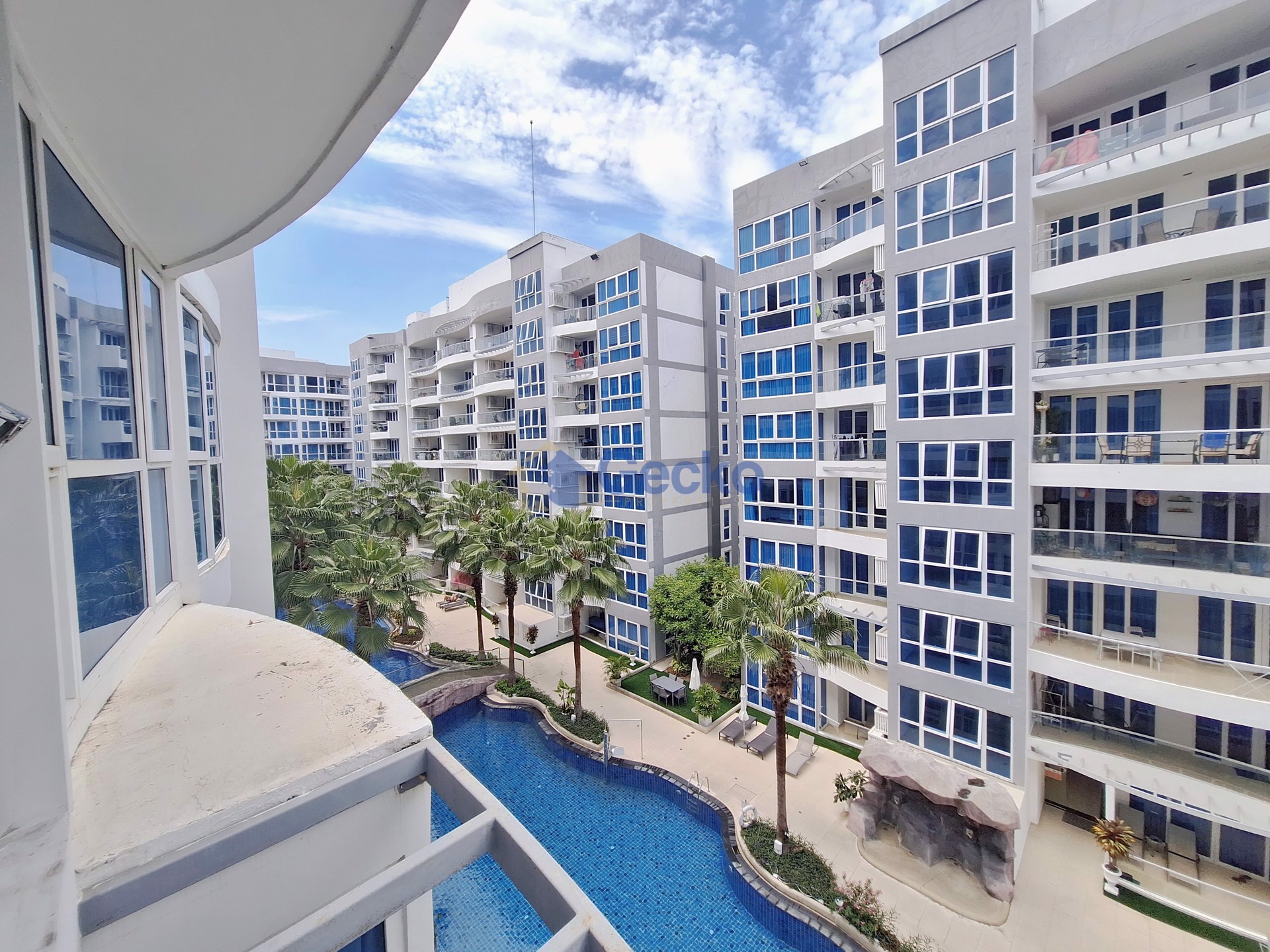 1 Bedroom Condo in Grand Avenue Central Pattaya C012854