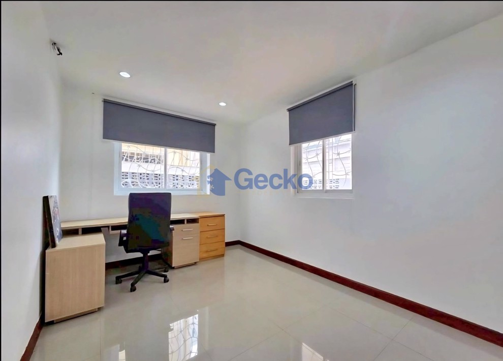 4 ห้องนอน บ้าน  พัทยากลาง H012858 (Photo 3)