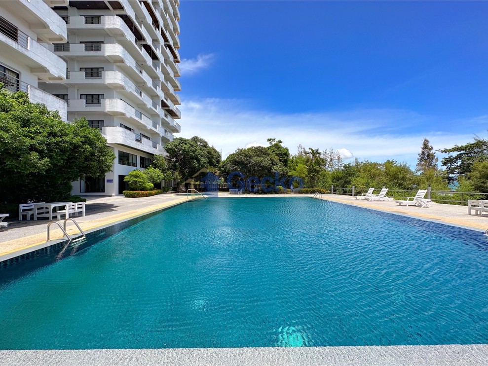 3 Bedrooms Condo in Beach Villa Viphavadi Na Jomtien C012860 (Photo 1)