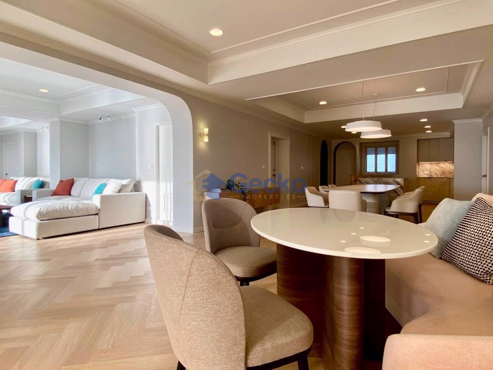 3 Bedrooms Condo in Beach Villa Viphavadi Na Jomtien C012860 (Photo 2)