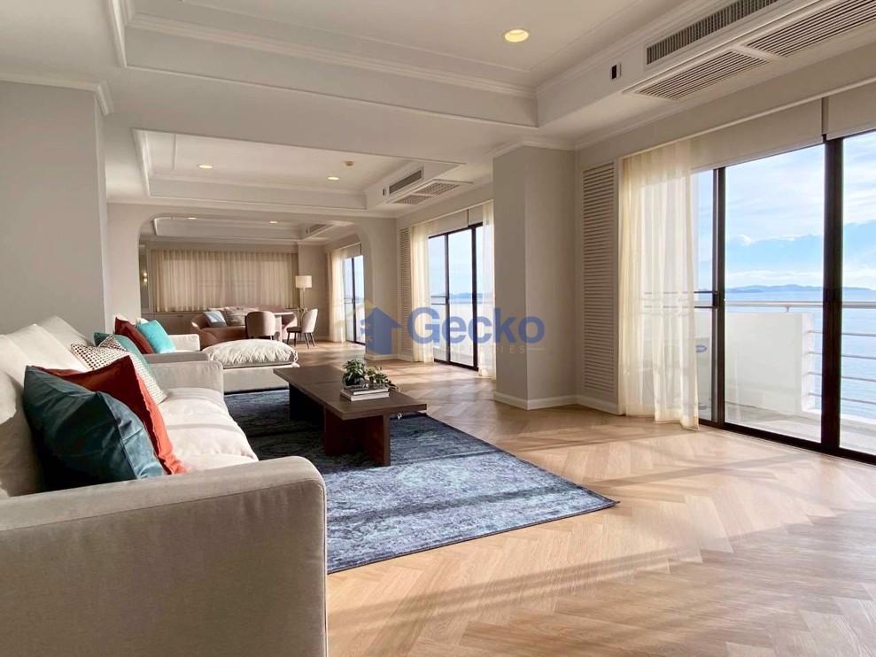 3 Bedrooms Condo in Beach Villa Viphavadi Na Jomtien C012860 (Photo 4)