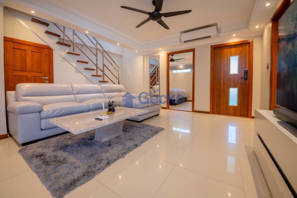 4 Bedrooms House in Chateau Dale Tropical Villa  Jomtien H012864 (Photo 1)