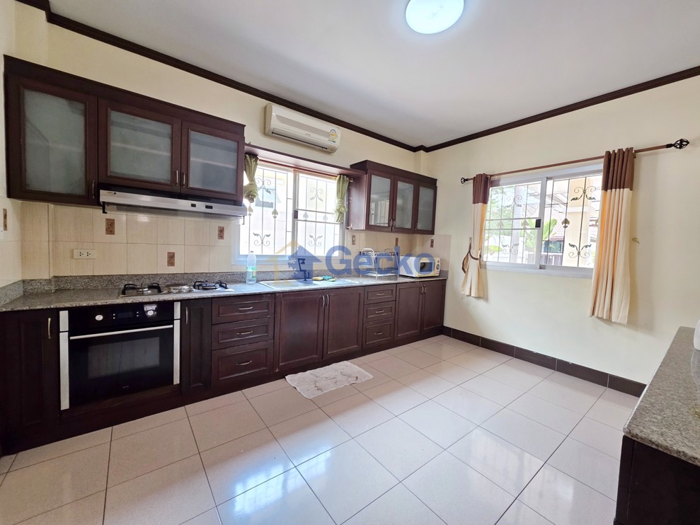 3 Bedrooms House in Pattaya Tropical  East Pattaya H012875 (Photo 1)