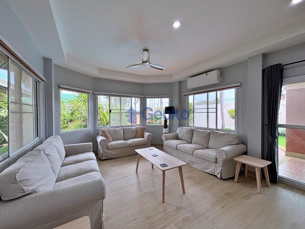 4 Bedrooms House in Green Field Villa 2  East Pattaya H012878 (Photo 2)
