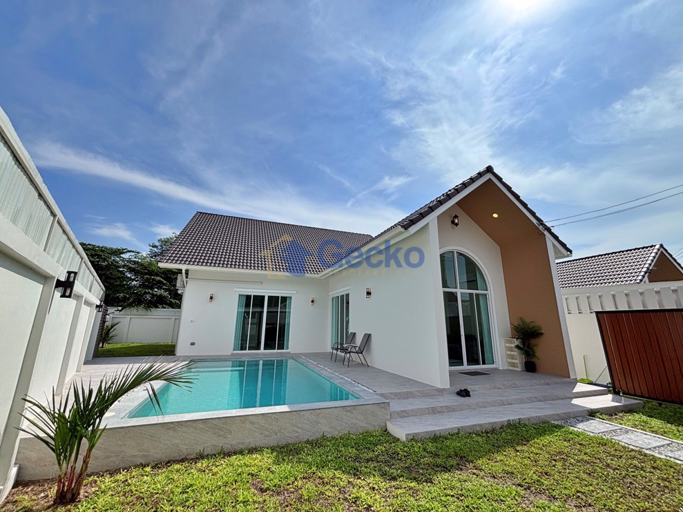 3 Bedrooms House  East Pattaya H012879 (Cover Photo)