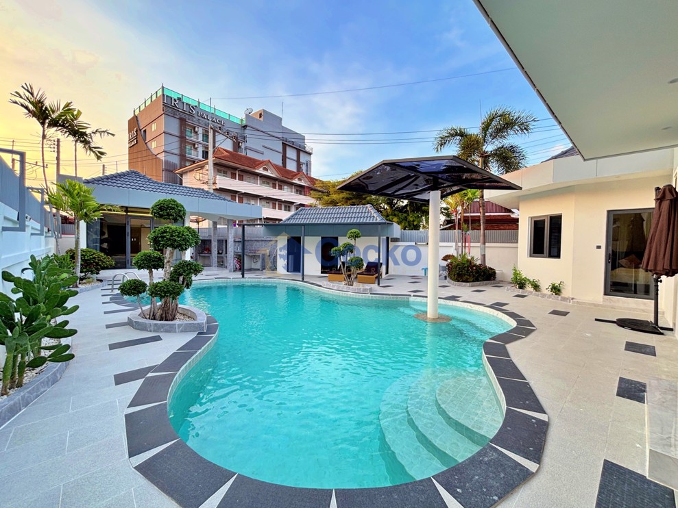 6 Bedrooms House in Eakmongkol 8  South Pattaya H012883 (Photo 3)