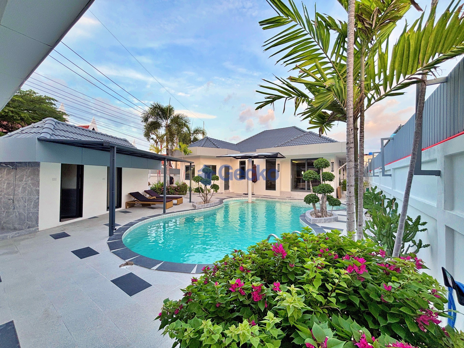 6 Bedrooms House in Eakmongkol 8  South Pattaya H012883