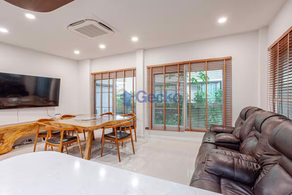 4 Bedrooms House in H Living Life  East Pattaya H012886 (Photo 4)