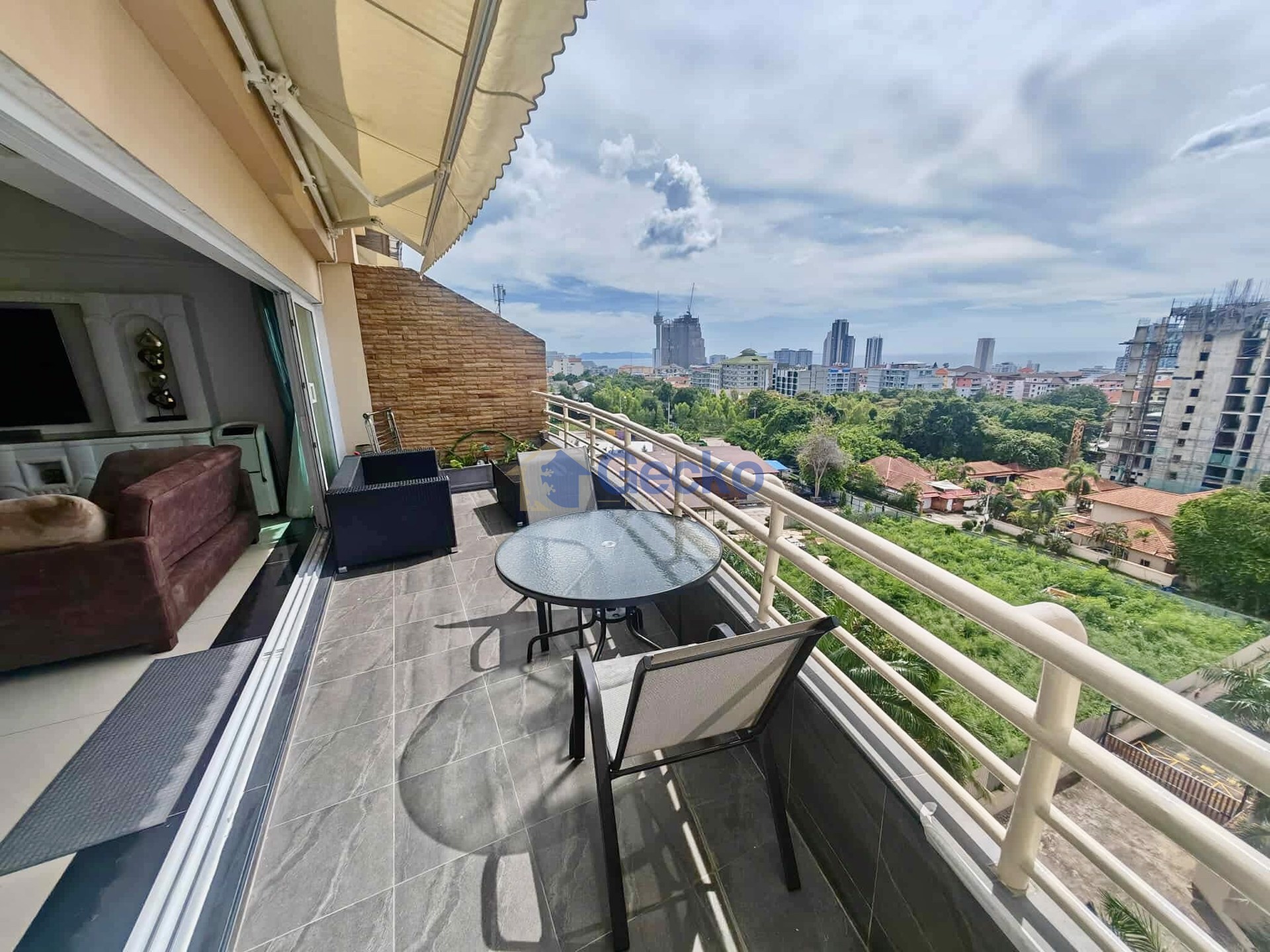 2 Bedrooms Condo in Executive Residence 2 Pratumnak C012892